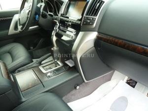      Toyota Land Cruiser 200