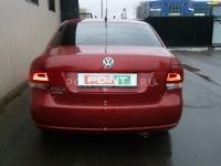 Евротонирование автомобиля VW Polo Sedan красный пленкой SunTek HP 15